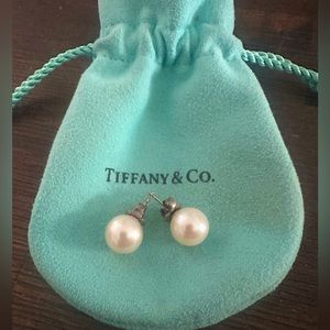 Tiffany’s Small Pearl Earrings